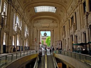 Stazione_Centrale_Milano_ingresso-metropolitana